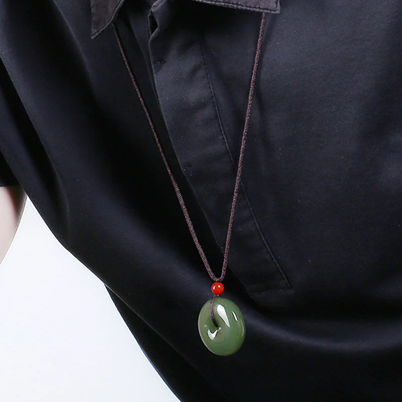 Collana con ciondolo a corda con fibbia della pace in giada rotonda naturale Buddha Stones - Image 6